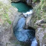 wir überschreiten den Ri di Tomè. Hier hat das Wasser ein kleiner Canyon gebildet