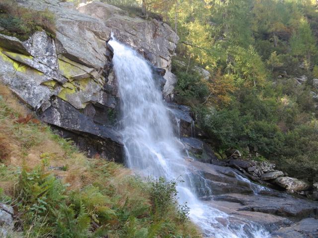 ...welcher hier (noch) wunderbare Wasserfälle inszeniert