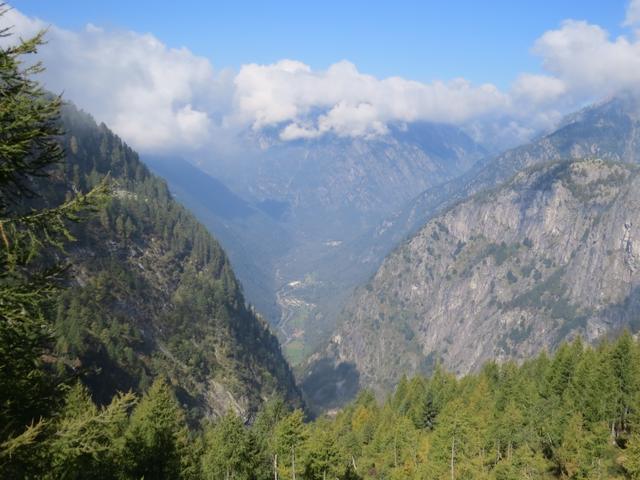 Blick in das Val Tomè und weiter hinten in das Val Lavizzara