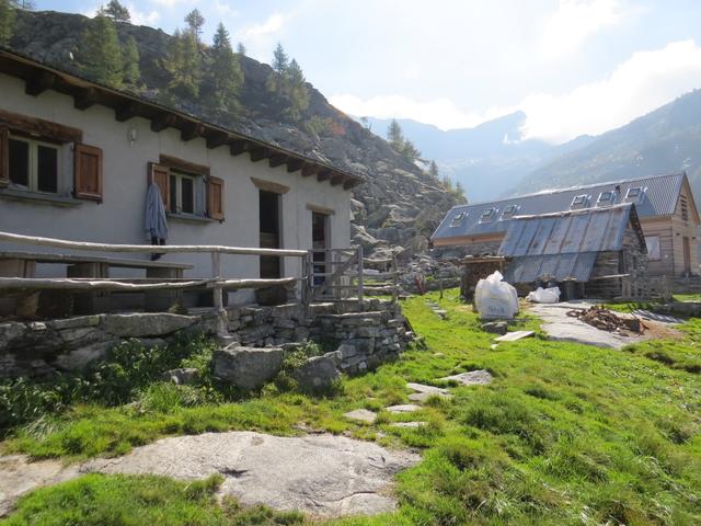 wir laufen am alten und neuen Rifugio Tomeo vorbei...