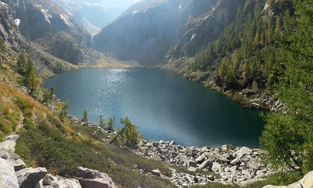 wir Blicken nun auf den für uns einer der schönsten Bergseen im Tessin