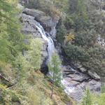 Blick auf den schönen Wasserfall