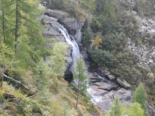 Blick auf den schönen Wasserfall