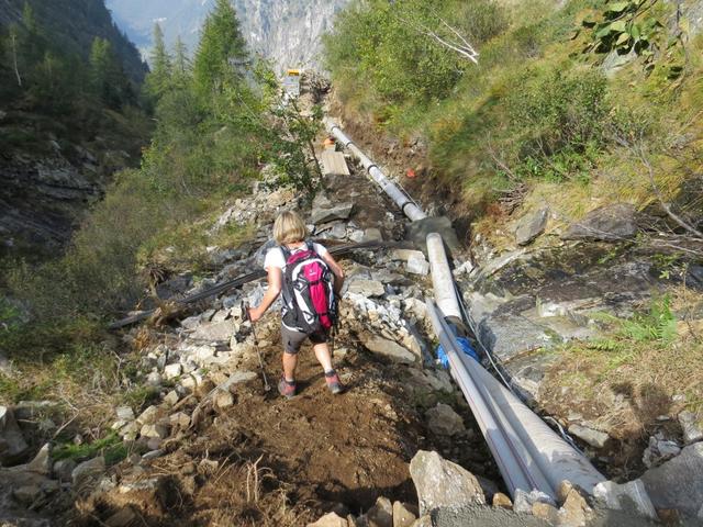 leider müssen wir wieder durch die Baustelle laufen