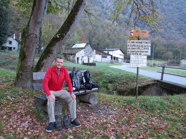 auf der andere Seite der Autobahn bei Cama (Valle Mesolcina) beim Weiler Ogreda 359 m.ü.M...