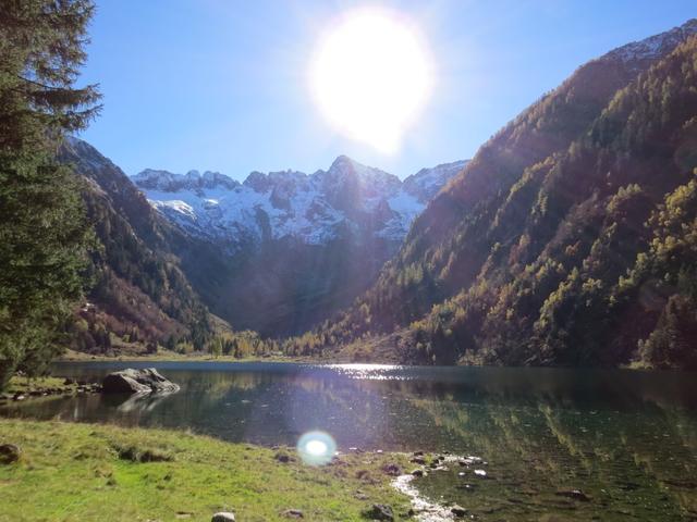 ein imposanter Talkessel mit steilen Flanken und mittendrin eingebettet, liegt der malerische Cama Bergsee