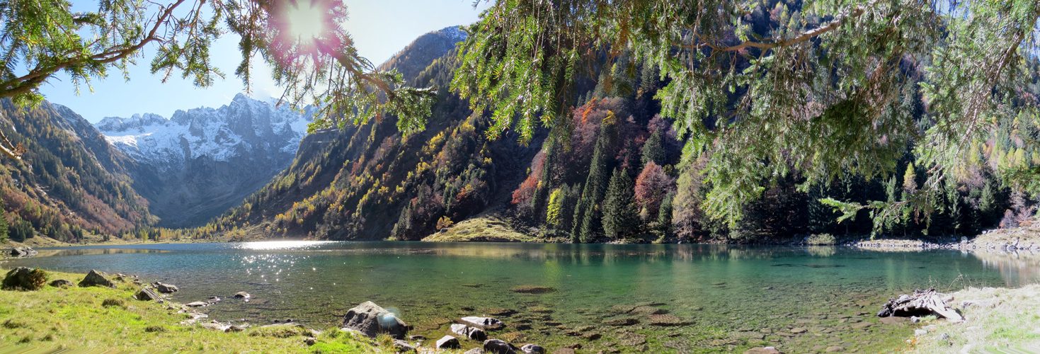 und nochmals ein sehr schönes Breitbildfoto vom Lago di Cama