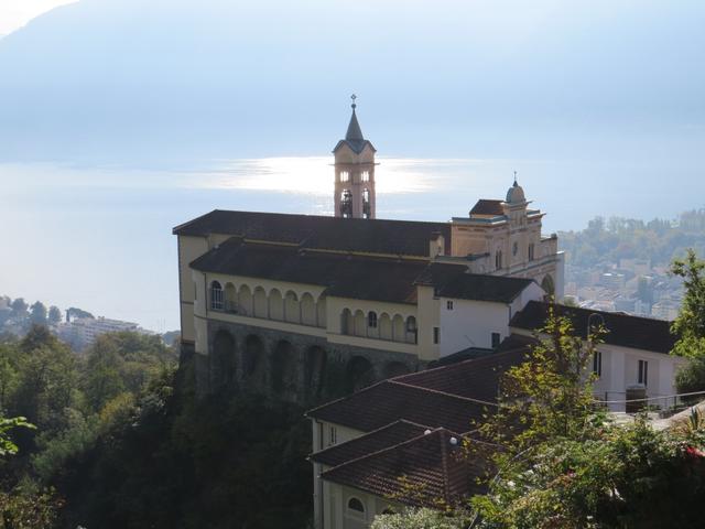 ... und zum Sacro Monte Madonna del Sasso. Weiter geht es mit der Luftseilbahn...