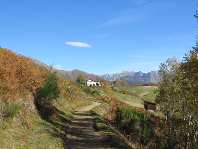 ...Gartenwirtschaft der Capanna "Lo Stallone" auf der Alpe Cardada