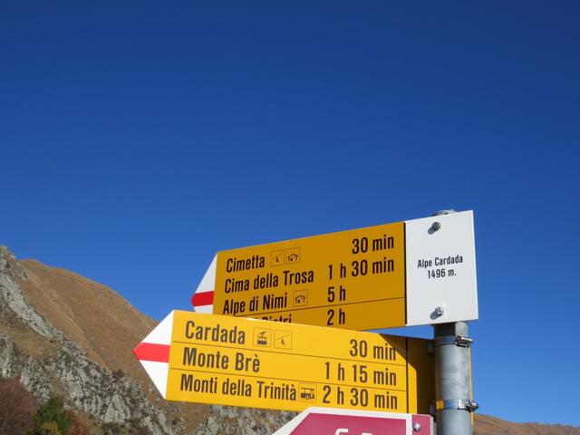 Wegweiser auf der Alpe Cardada 1496 m.ü.M.