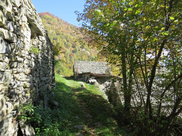 bei den romantisch gelegenen alten Steinhäuser von Sceres