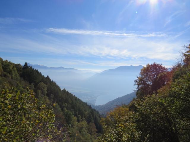 Blick über das Val Resa hinaus in die Magadino Ebene und Tenero