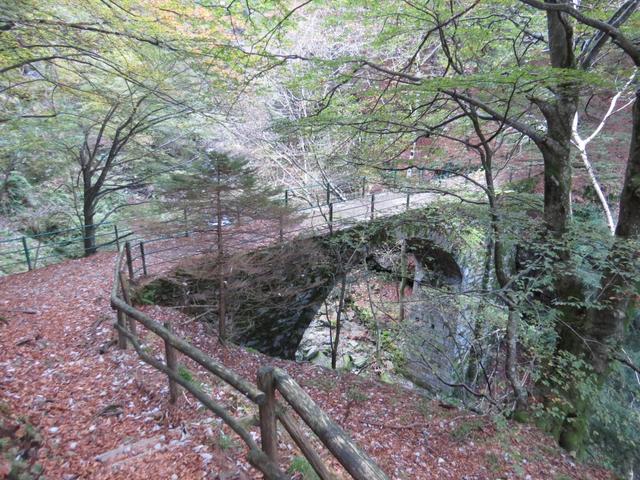 bei Punkt 771 m.ü.M. überschreiten wir auf einer 1920 erbauten Brücke den tosenden Wildbach