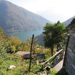 ...erreichen wir eine kleine Kapelle. Blick von der Kapelle hinunter zum Stausee