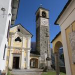 wir besuchen die schöne Dorfkirche San Gottardo, mit dem freistehenden Campanile