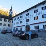 vor Beginn der Wanderung trinken wir im Hotel Bodenhaus in Splügen einen Kaffee