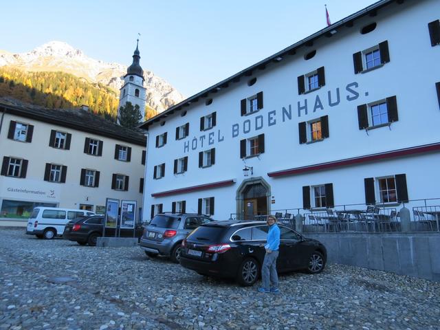 vor Beginn der Wanderung trinken wir im Hotel Bodenhaus in Splügen einen Kaffee