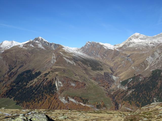 sehr schöner Blick auf die gegenüberliegende Talseite zum Übergang bei Safierberg