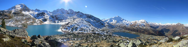 super schönes Breitbildfoto mit Surettahorn, Schwarzhörner, die beiden Surettaseen, Pizzo Tambo und Guggernüll