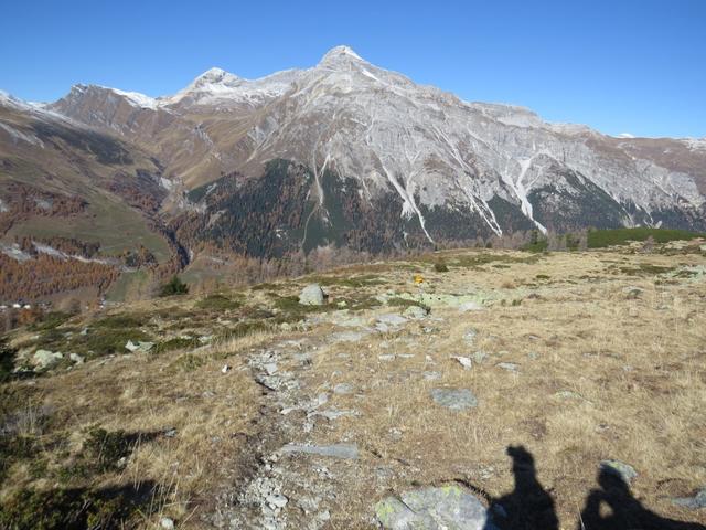 ...geht es nun abwärts bis zu der Weggabelung Räzünscher Alp 2066 m.ü.M.