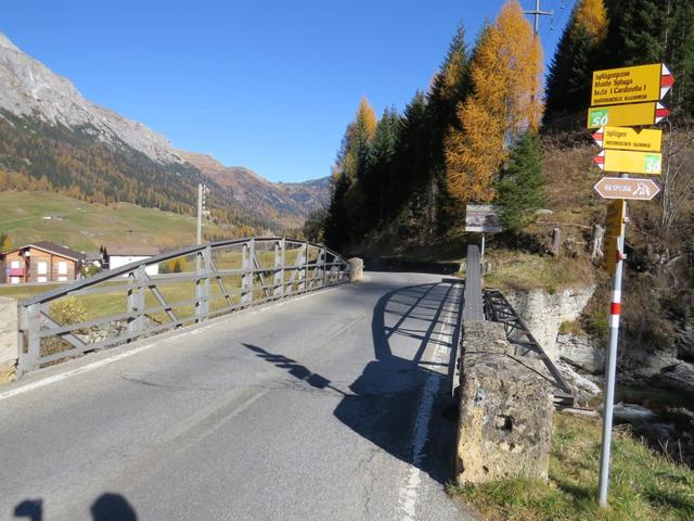 auf der Splügenpassstrasse überqueren wir den Hüscherenbach...