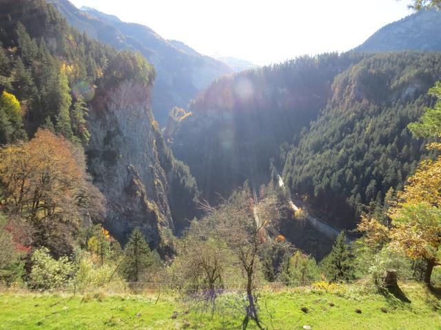 Blick von der Burganlage in die Viamala Schlucht