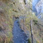 ...wir lassen die Brücke rechts liegen und laufen weiter in die Viamala Schlucht hinein