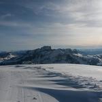 Blick über den Tristencholben hinweg zum Gamsberg und Alvier