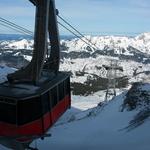 mit der Seilbahn fahren wir hinauf auf den Chäserrugg 2262 m.ü.M.