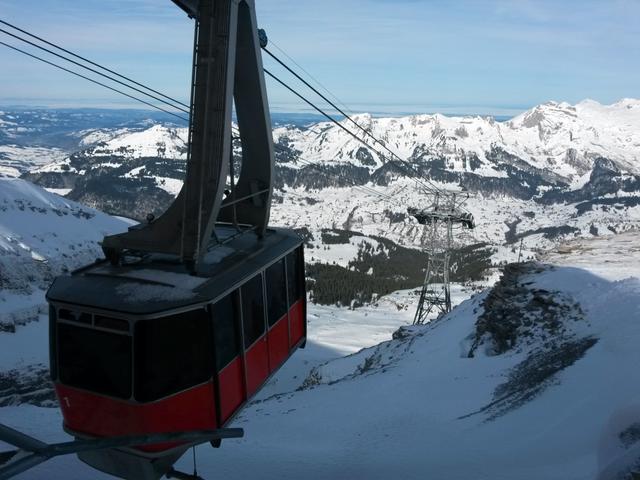 mit der Seilbahn fahren wir hinauf auf den Chäserrugg 2262 m.ü.M.