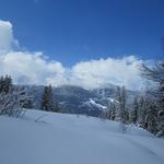 die Wolken verziehen sich, und die Sonne schaut hervor