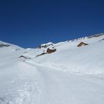 bei den eingeschneiten Alphäuser bei Oberläger 2021 m.ü.M.