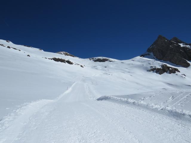 direkt vor uns am Horizont das Faulhorn, rechts davon der Esel