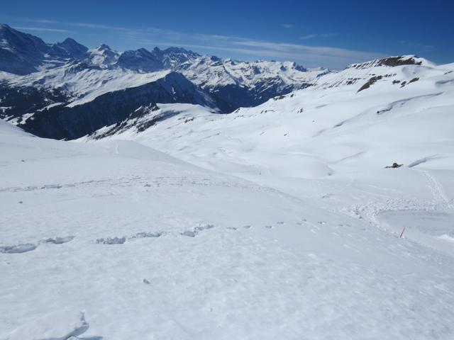 Blick auf die Bussalp, die schon tief unter uns liegt