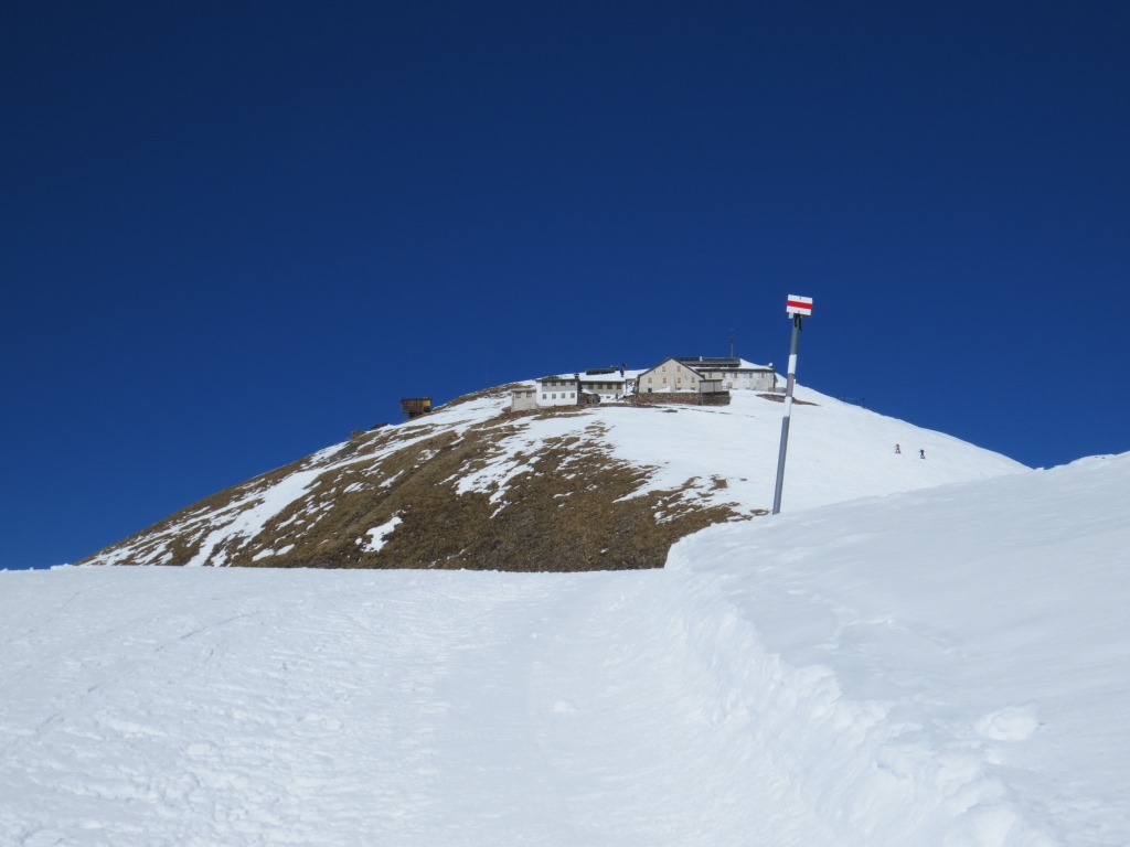 hier biegen wir links ab und laufen über den Gassenboden hinauf zum Faulhorn