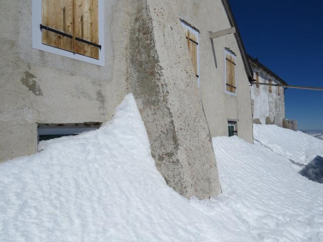 hier oben ist noch tiefster Winter und das Berghotel Faulhorn hat geschlossen