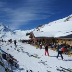 Blick zur Skihütte auf der Chämmlisegg und zum Faulhorn