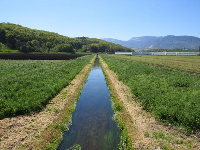 bei Les Uttins überqueren wir den Kanal von Le Bey