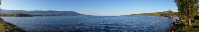 schönes Breitbildfoto mit Blick auf den Lac de Neuchâtel