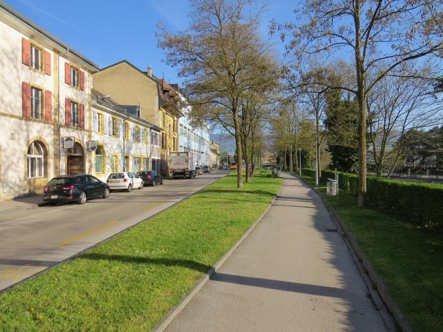 am Kanal von Le Mujon entlang, verlassen wir das Zentrum von Yverdon