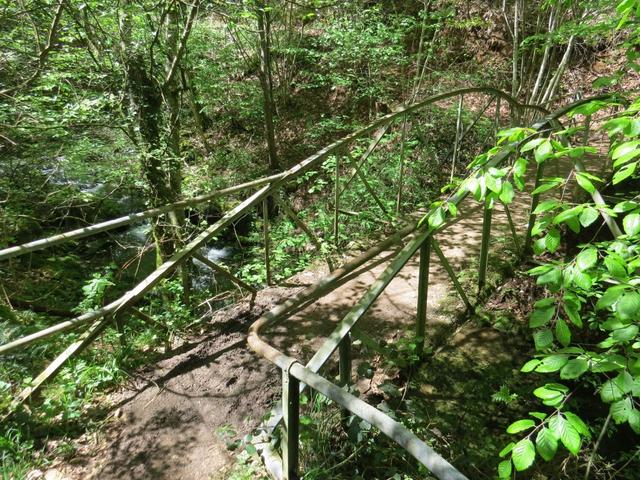 ein romantischer Wanderweg führt uns nun alles der L'Orbe entlang