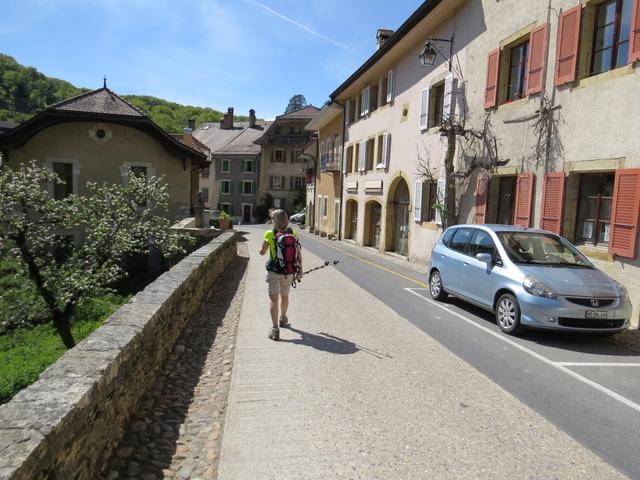 als wir in Romainmôtier hineinliefen, kam uns sofort Conques auf dem Jakosbweg in den Sinn