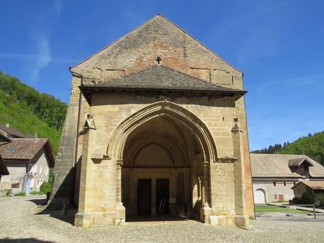 wir treten in die Klosterkirche ein