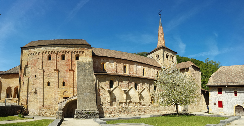 sie gilt als eines der ältesten Gebäude der Schweiz im romanischen Stil