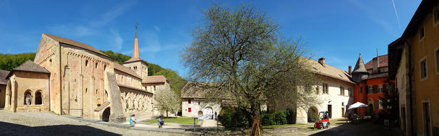 sehr schönes Breitbildfoto der Klosteranlage