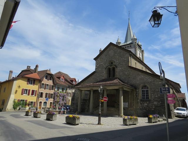 bei der grossen Kirche von Cossonay