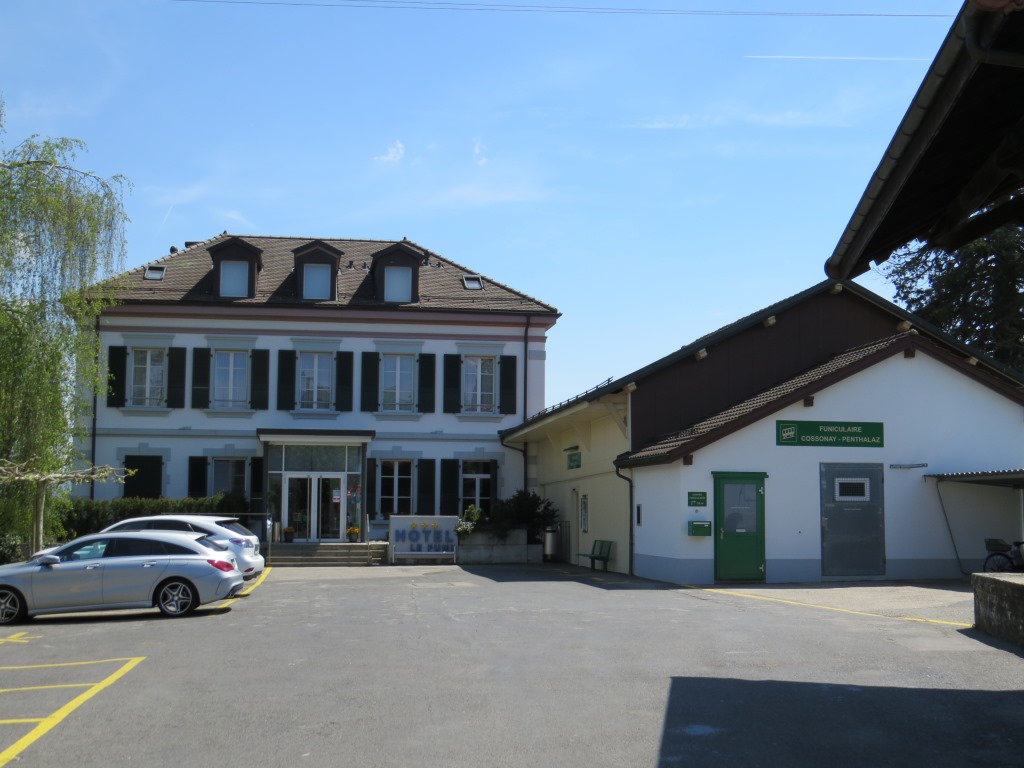 bei der Bergstation der Standseilbahn von Cossonay