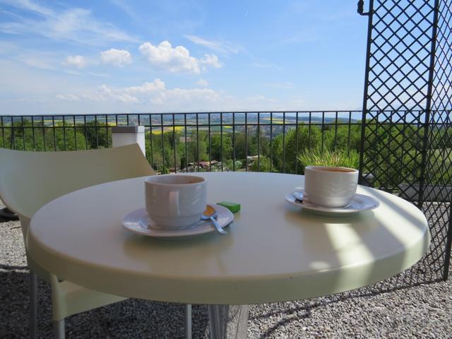 im Hotel Le Funi, direkt neben der Bergstation der Standseilbahn, haben wir eine Kaffepause eingelegt