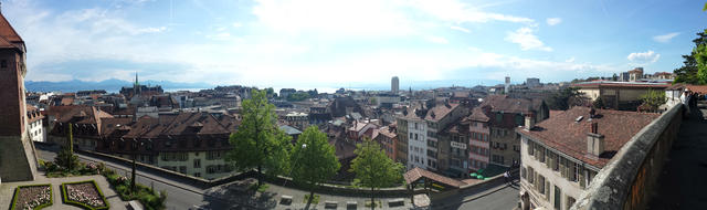 schönes Breitbildfoto mit Blick über Lausanne