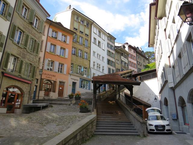 Blick zurück zur schönen Treppe die zur Kathedrale hinaufführt